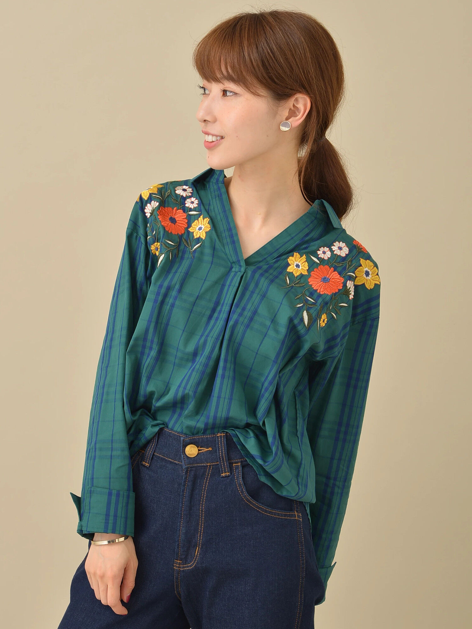 Holiday Holic(ホリデイホリック)の花刺繍×チェックスキッパーシャツ